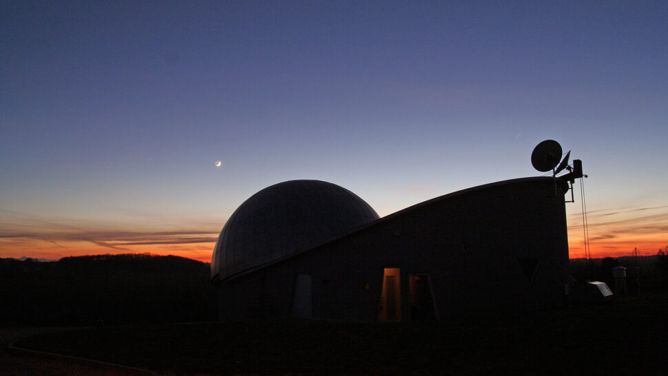 Le Dôme de nuit pour une observation magique des étoiles et des astres