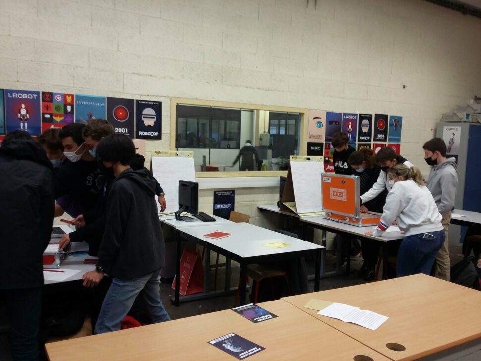 Des scolaires avec l'escape game JEPEIA