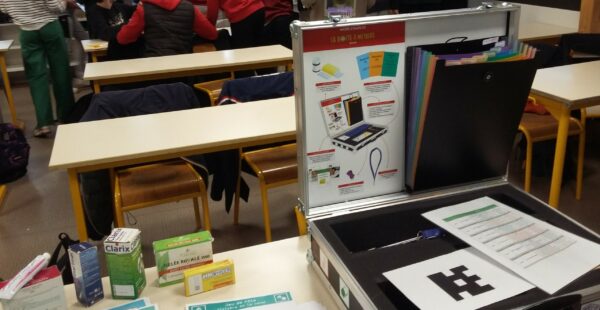 La Boîte à métiers santé présentée en salle de classe