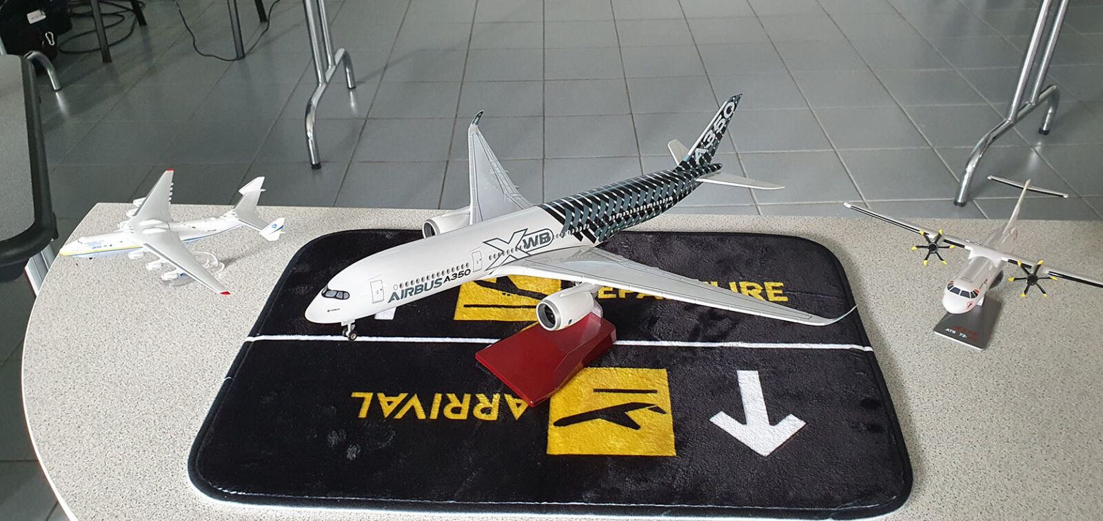 Informations sur les métiers de l'aéronautique - Photo d'un maquette d'avion