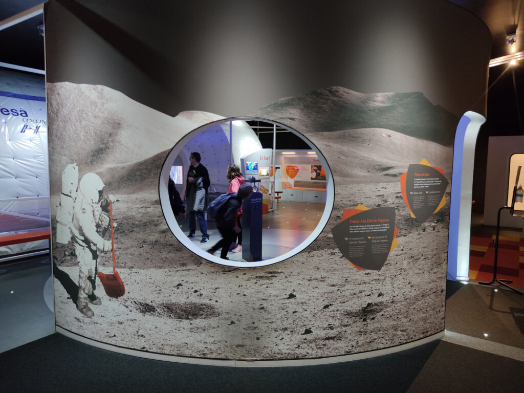 élèves à la Cité de l'Espace