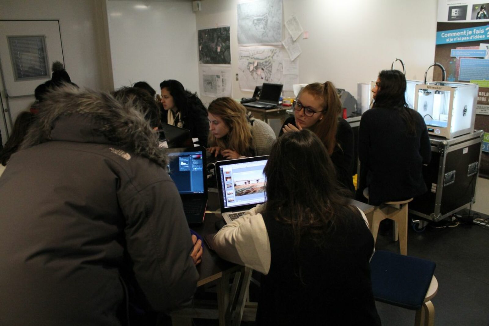 élèves lors d'un atelier Fab Lab