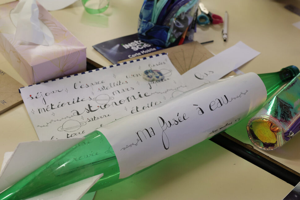 Fusée à eau personnalisée par un élève