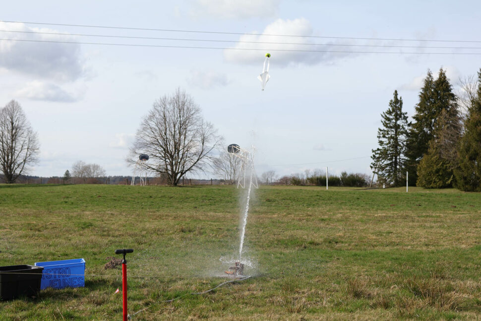 Lancement d'une fusée à eau