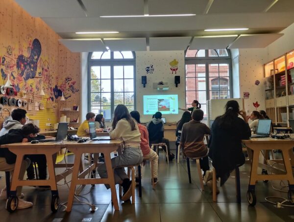 élèves lors d'une animation sur l'intelligence artificielle