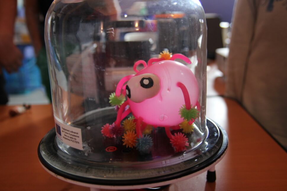 Cloche à vide pour les expériences du Space Camp sur le vide spatial