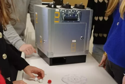 Joueurs en train de tester l'escape box hydrogène