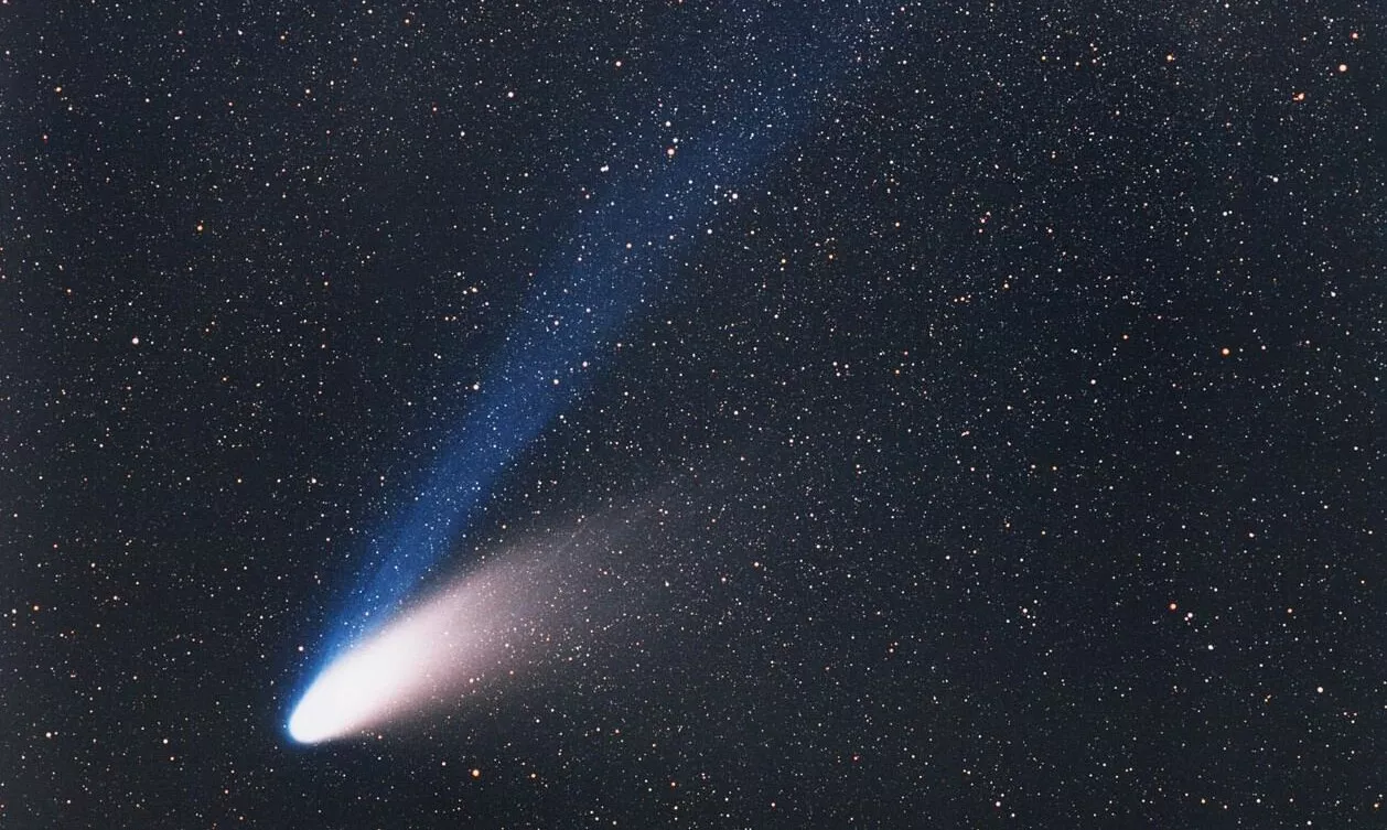 Photographie au téléobjectif de la comète Hale Bopp